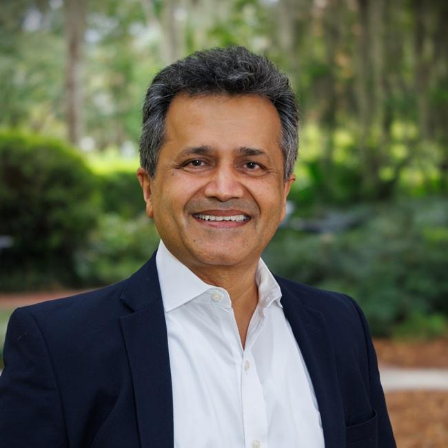 Farrukh Alvi headshot